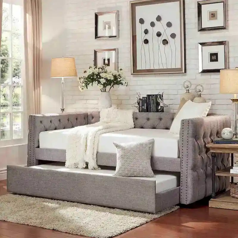 Lit de repos capitonné Knightsbridge Twin avec clous décoratifs