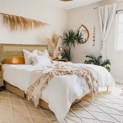 Tête de lit en bois manufacturé au fini chêne avec dessus en rotin naturel, très grand lit ou grand lit