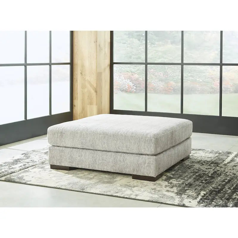 Canapé d'angle rembourré en étain Regent Park avec ottoman - 132 L x 132 P x 39 H
