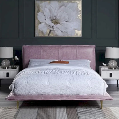 Lit Eastern King en cuir pleine fleur avec pieds en métal, finition rose